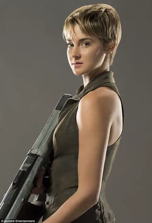 Shailene Woodley in short hair is my favorite look 