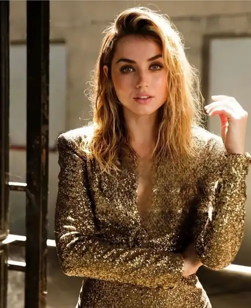 Do you like Ana as a Blonde?
