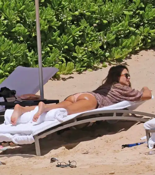 Jessica Alba - Soles