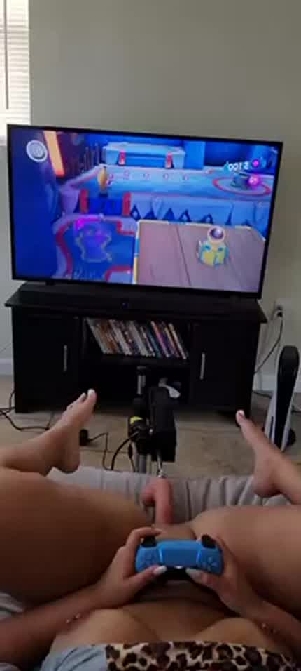 Nothing wrong with a good fuck while gaming.