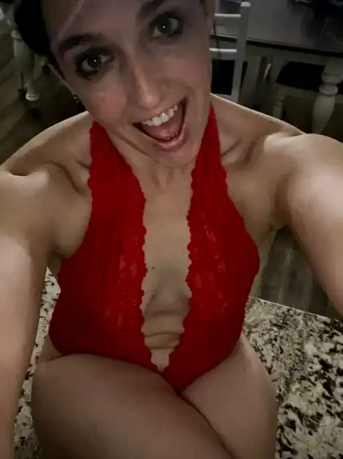 Any MARRIED men who want to fuck this naughty 40 yo single mom? 