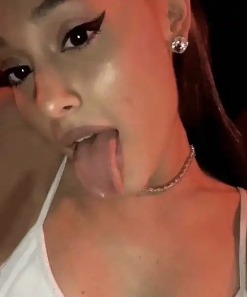 Anybody want to worship Ari with me?😩