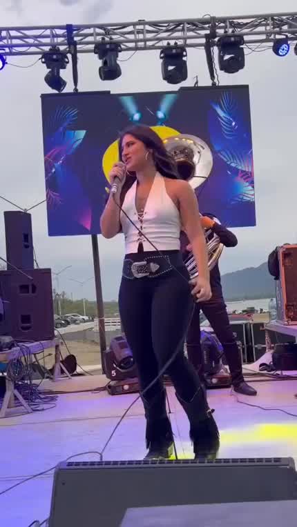 Kate Kristol (La Mejor Monterrey 92.5 FM Concert)