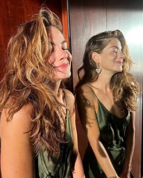 Pretty woman; pretty reflection