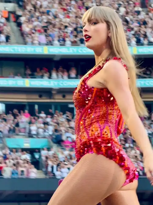 My Goddesses butt is bigger than yours