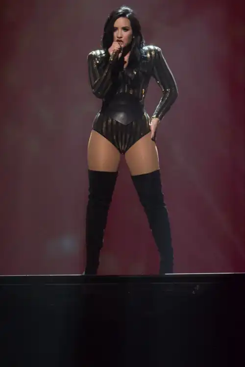 Look at those thighs