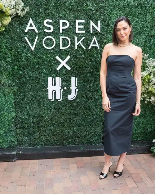 NEW-Gal Gadot attended the Aspen Vodka Garnish Garden Cocktail Party at the Hotel Jerome, Auberge Resorts Collection