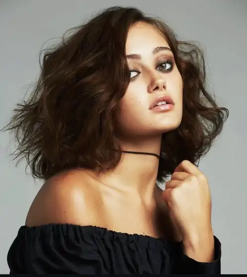 She can pull off any look.