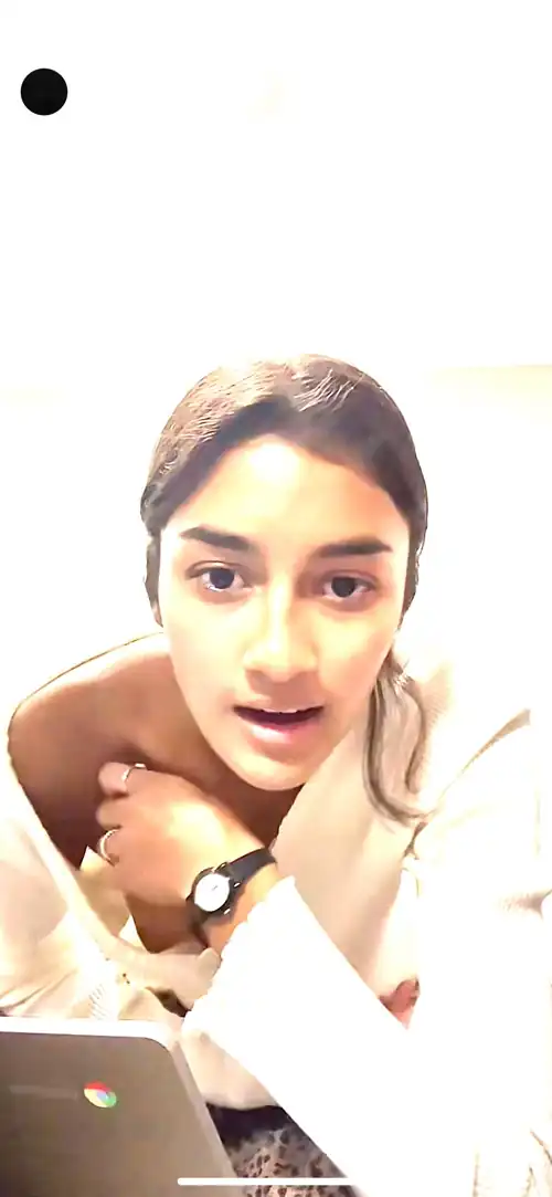 Forgot she was in live