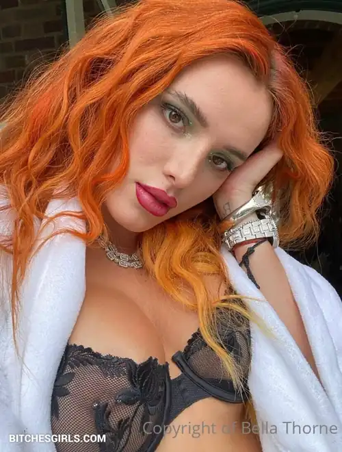 Those alluring mesmerizing eyes of Bella Thorne
