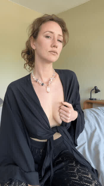 Stripping mom ... do you like it?