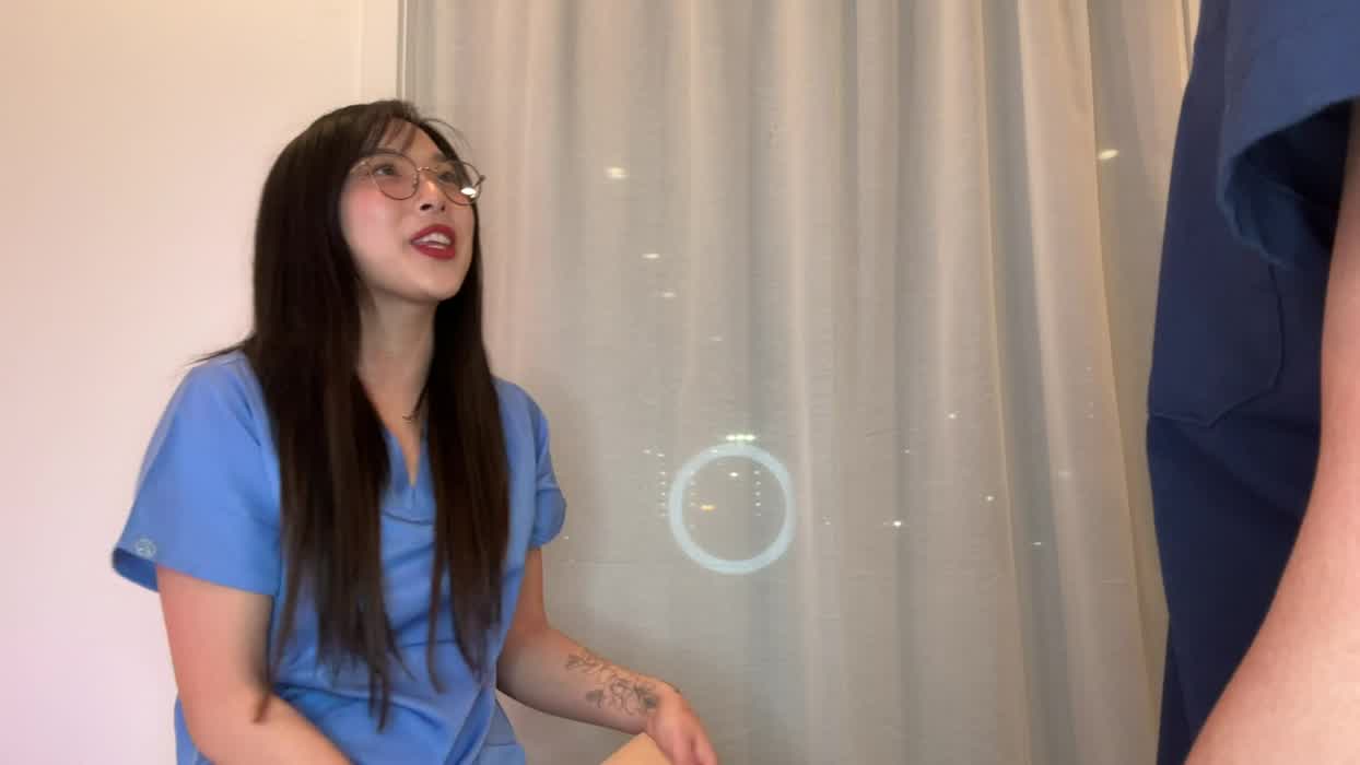 Cute asian nerd Elle Lee having fun with her man