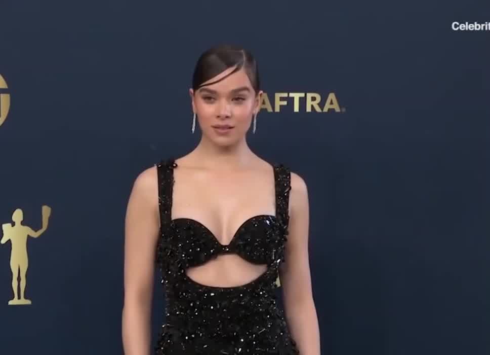 Hailee at SAG Awards 2022