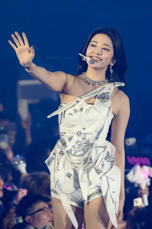 Yujin's sweaty armpits (IVE)