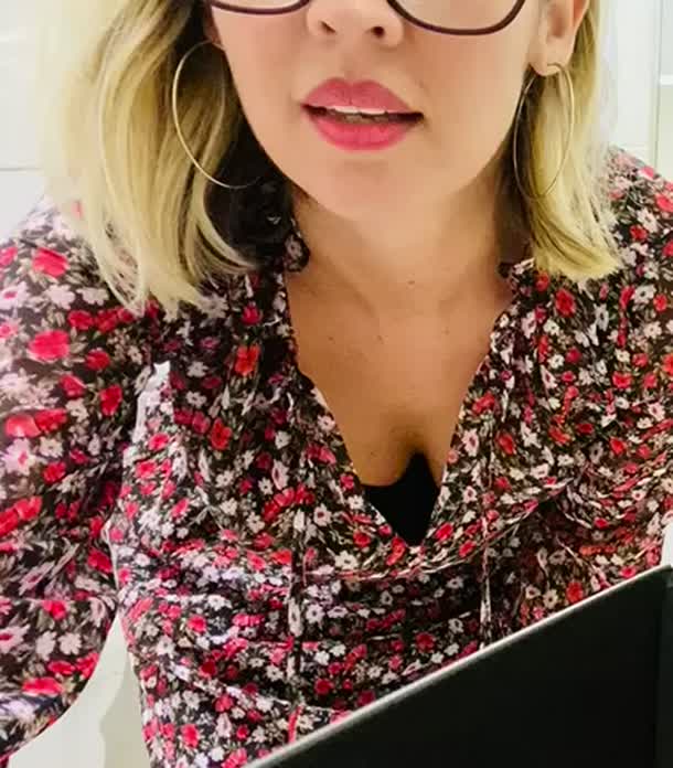 Good morning class. Today’s vocabulary word is “wedgie.” Please take a look at this visual aid I have prepared for you. [f]41