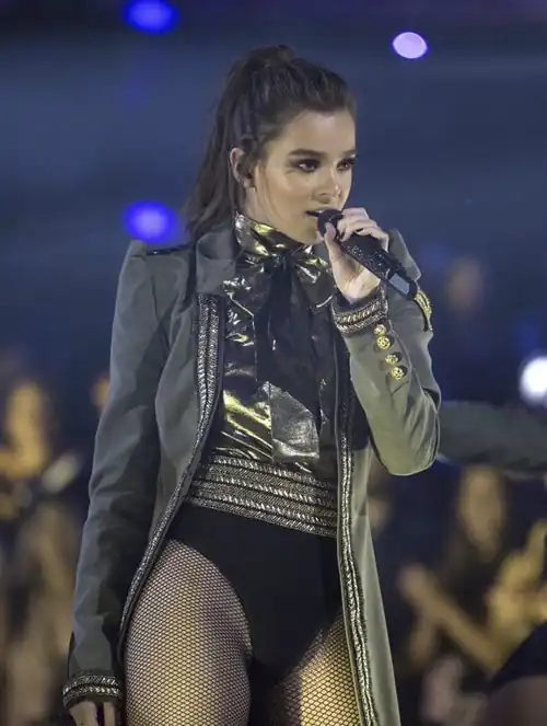 Hailee Steinfeld