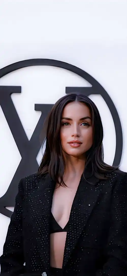Stunning Ana 💕