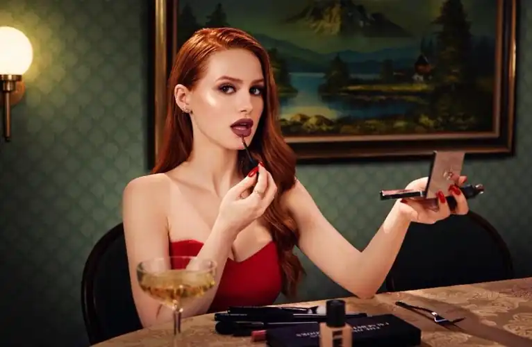 Madelaine Petsch putting on Makeup 