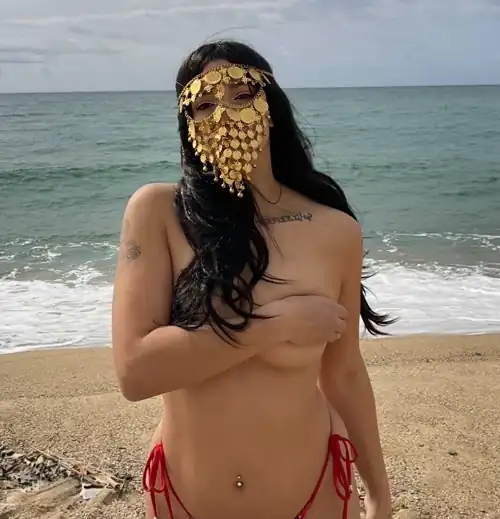 wanna join me on a beach day?🌞❤️‍🔥