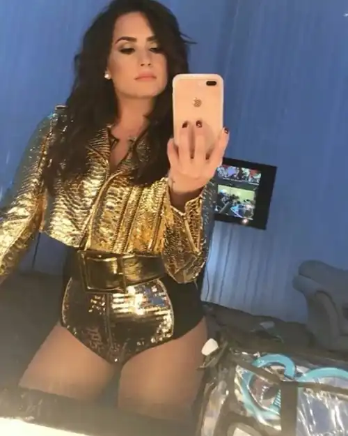 Demi ready (2016)
