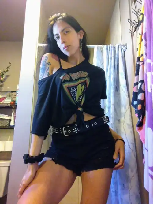 Chill look with no makeup today 🙈