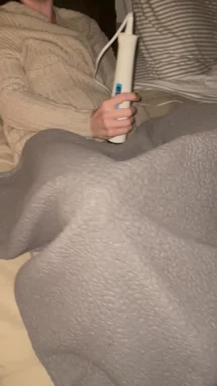The magic wand, my 8 inch dildo and my fuck machine makes me cum so hard