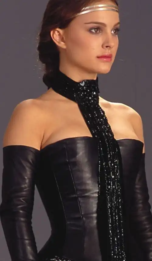 Let those tiddies breathe! (Natalie Portman) 