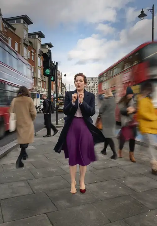 Katherine Parkinson's nylon foot missing a shoe!