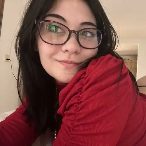 Who said sexy is just for those who are nude, prim and proper girls can do it too