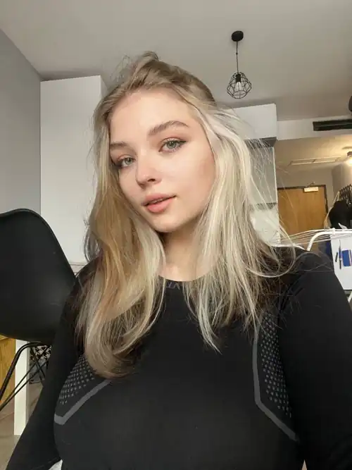 18F sexy blonde freak here