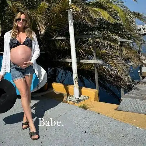 caithy lotz pregnant