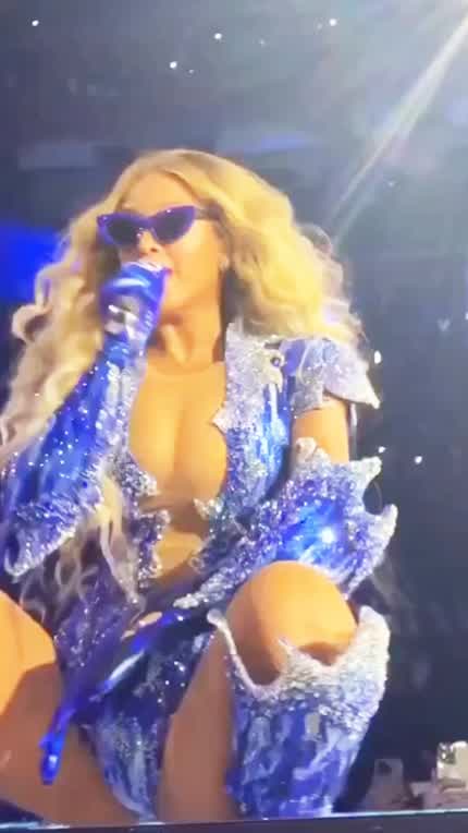 A queen's tease 👑
