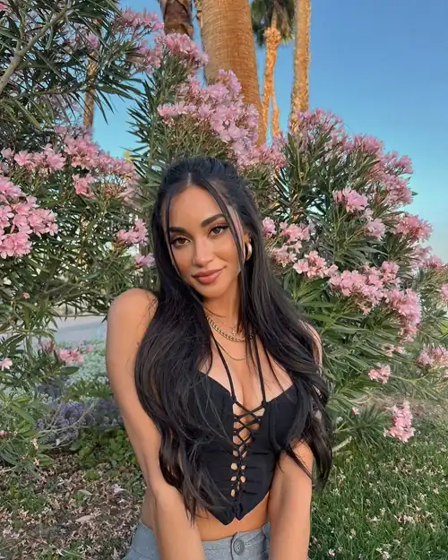 Hoppy Easter 💐 @"Victoria F