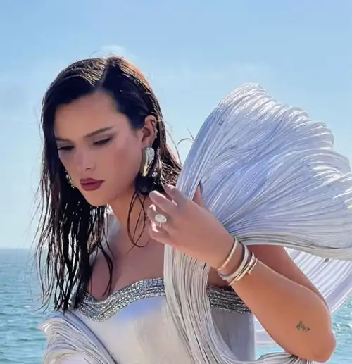 Bella thorne 