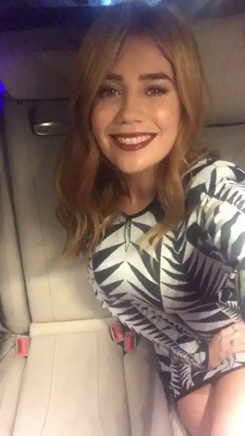 Spiele sie mit Bildern im rp für euch. Dm