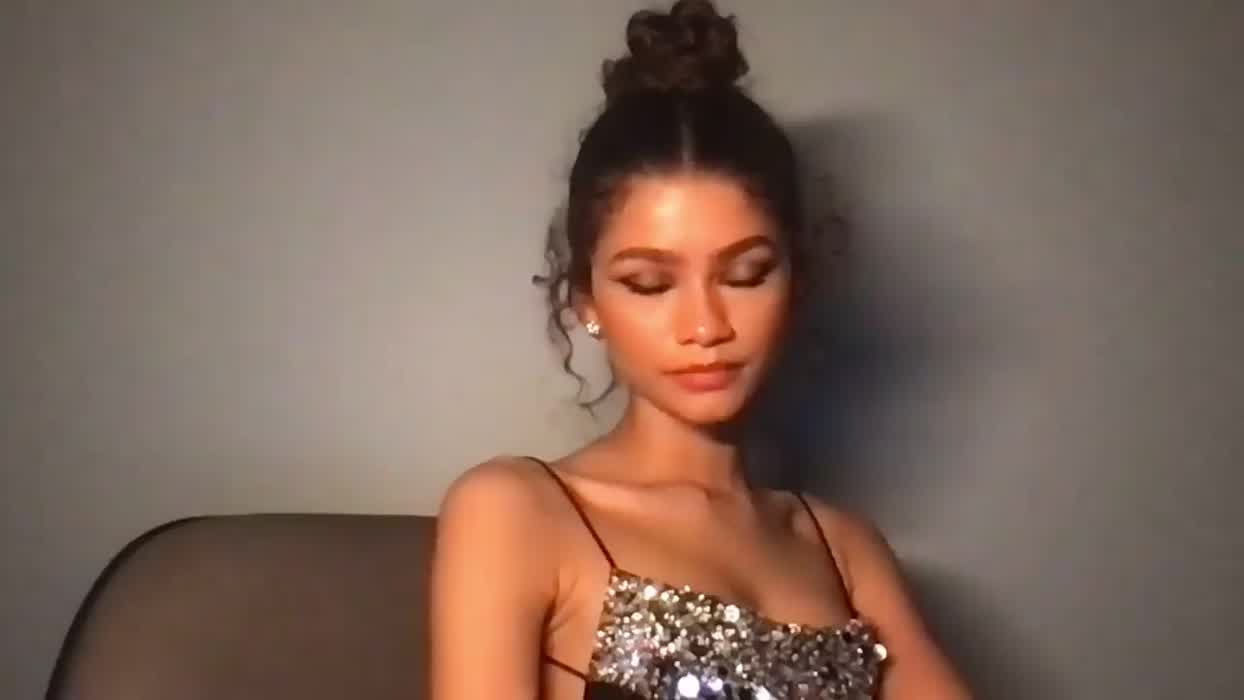 Zendaya after the awards 😩💦