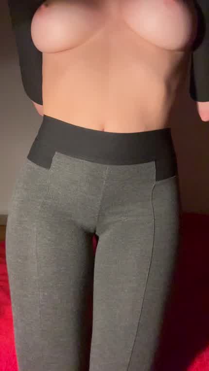 Peeling off my leggings and surprise! I went to pilates without panties!