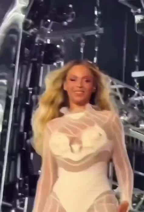 While performing 'Crazy In Love’ during Renaissance tour